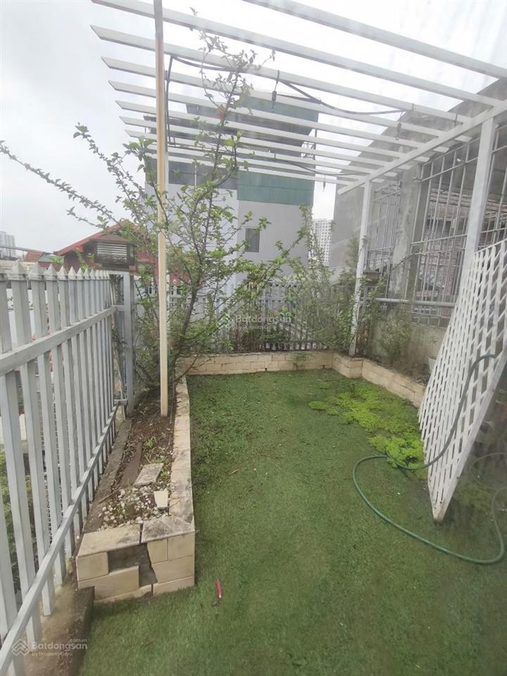 Bán nhà phố hoàng mai  ô tô đỗ cửa  ngõ thông tứ phía