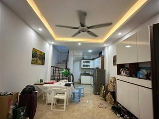 Phân lô quân đội ô tô vào nhà 2 mặt thoáng gần royal city