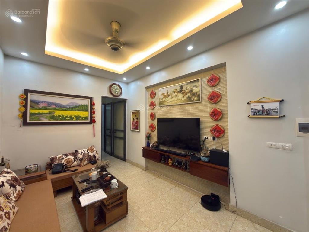 Phân lô quân đội ô tô vào nhà 2 mặt thoáng gần royal city