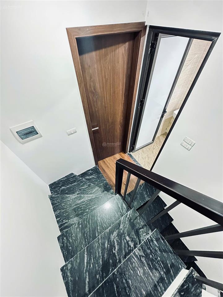 Bán nhà mới hoàng liệt full nội thất ô tô đỗ cổng view trường thcs