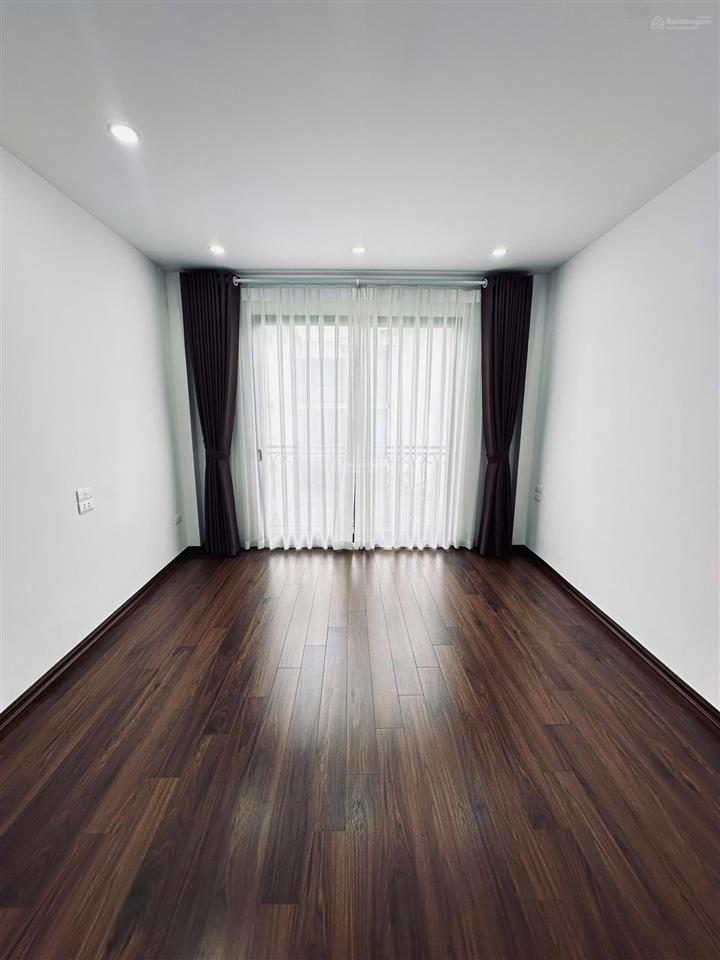 Bán nhà mới hoàng liệt full nội thất ô tô đỗ cổng view trường thcs