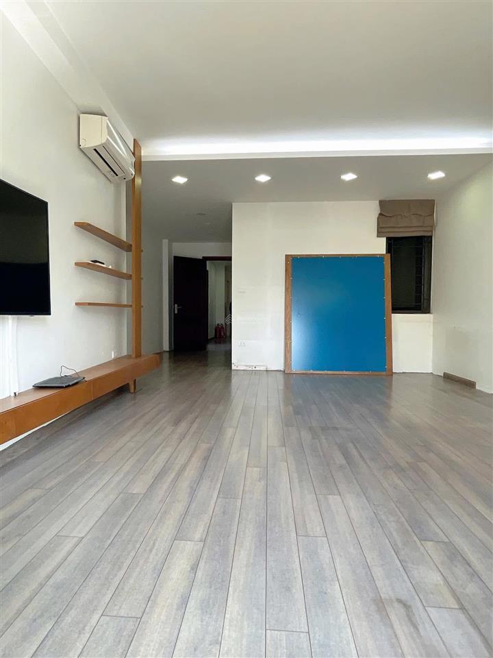 Chính chủ gửi bán nhà mặt phố vạn phúc 52m2,5 tầng lô góc,mt4.5m.giá35tỷ.0888 999 ***