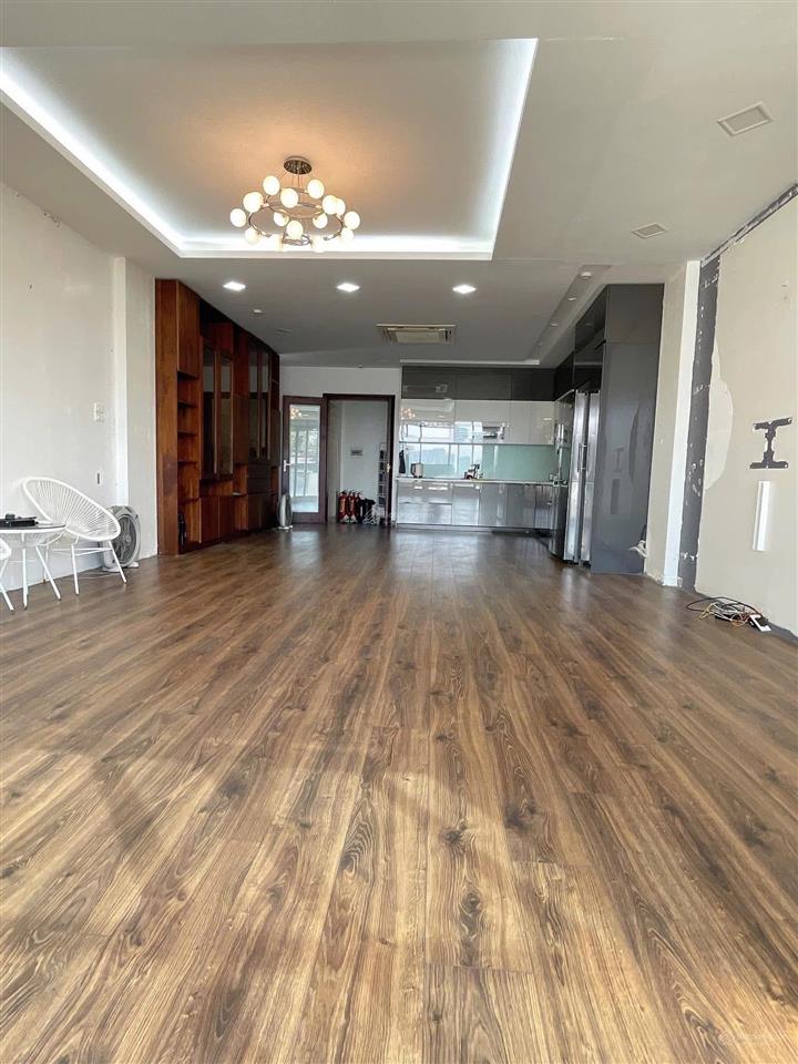 Chính chủ gửi bán nhà mặt phố vạn phúc 52m2,5 tầng lô góc,mt4.5m.giá35tỷ.0888 999 ***