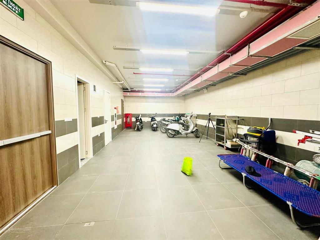 Chính chủ gửi bán tòa nhà mặt phố quảng khánh 110m2, 8 tầng, mt 10m. giá 117tỷ.  0888 999 ***