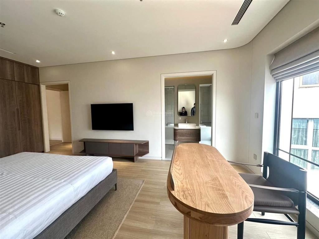 Chính chủ gửi bán tòa nhà mặt phố quảng khánh 110m2, 8 tầng, mt 10m. giá 117tỷ.  0888 999 ***