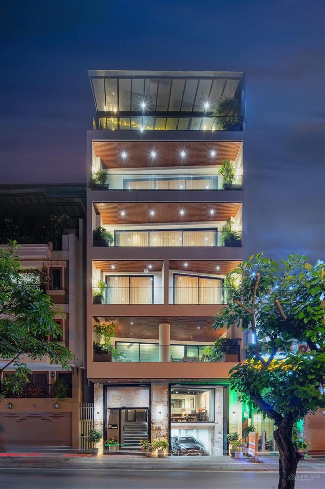 Chính chủ gửi bán tòa nhà mặt phố quảng khánh 110m2, 8 tầng, mt 10m. giá 117tỷ.  0888 999 ***