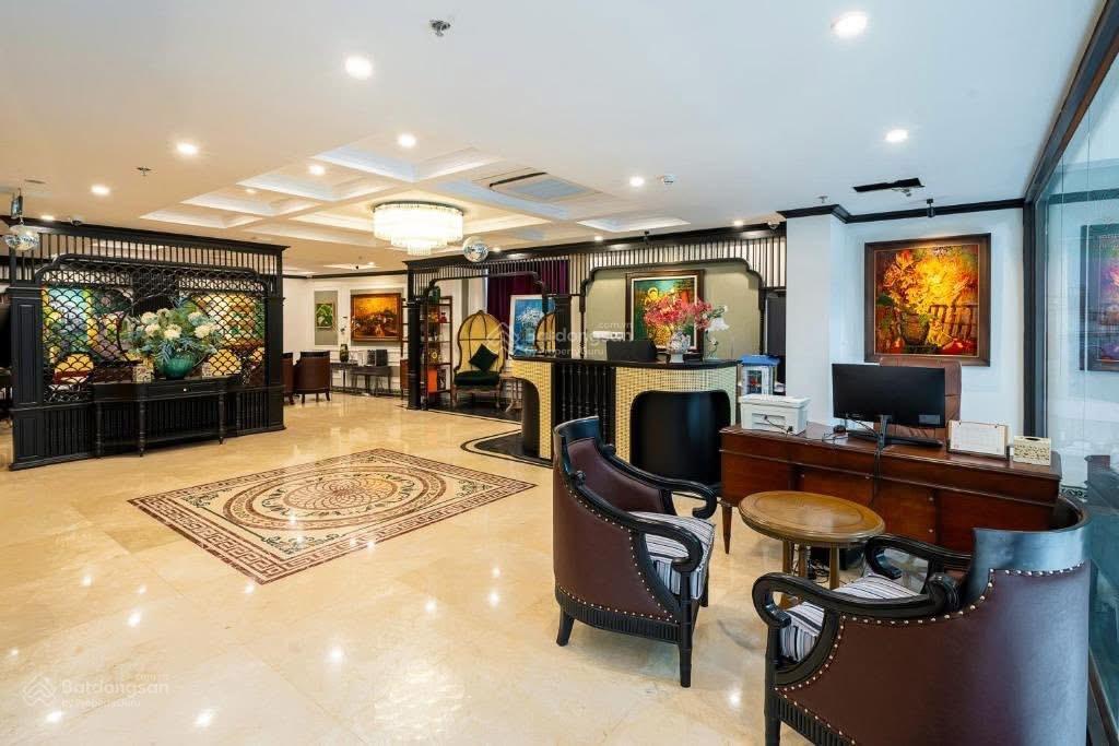 Chính chủ gửi bán tòa khách sạn mặt phố trần thái tông 320m², 9 tầng lô góc, mt 11m. giá 195 tỷ