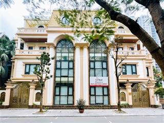 Chính chủ gửi bán biệt thự vườn đào  lạc long quân 236m2,5 tầng,mt15m.giá122tỷ.0888 999 ***