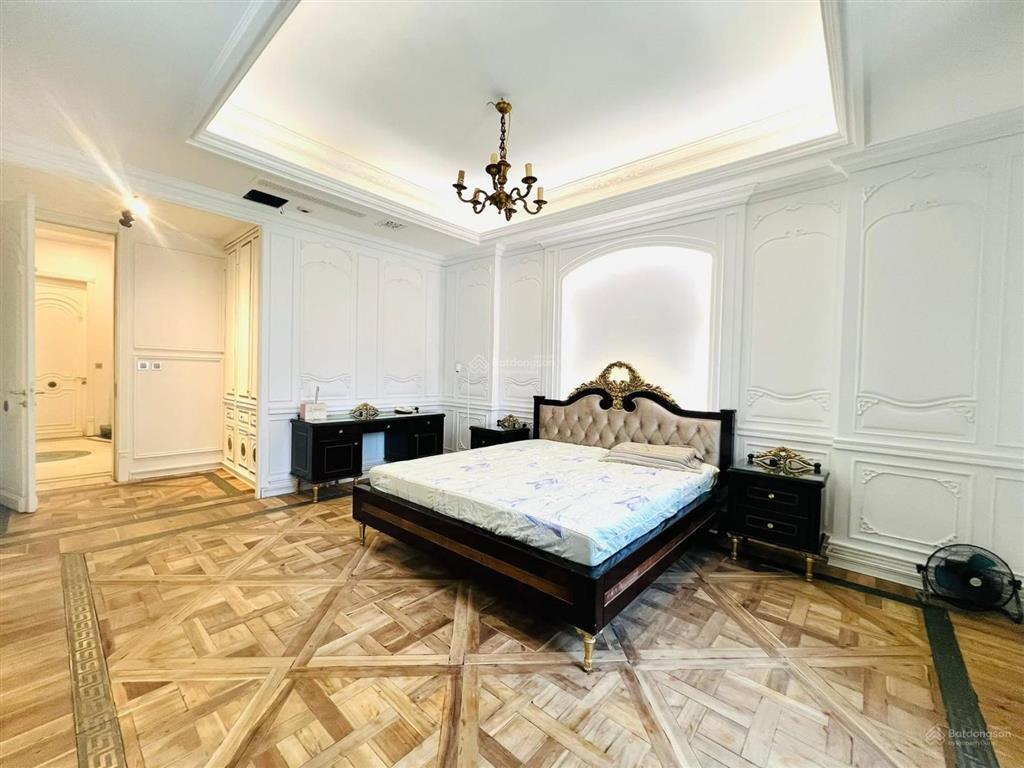 Chính chủ gửi bán biệt thự thành phố giao lưu phạm văn đồng180m2,4 tầng lô góc,mt22m.giá76tỷ