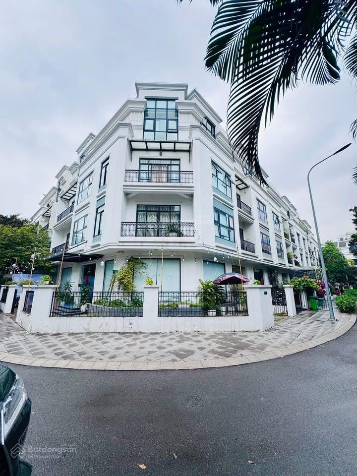 Chính chủ gửi bán biệt thự thành phố giao lưu phạm văn đồng180m2,4 tầng lô góc,mt22m.giá76tỷ