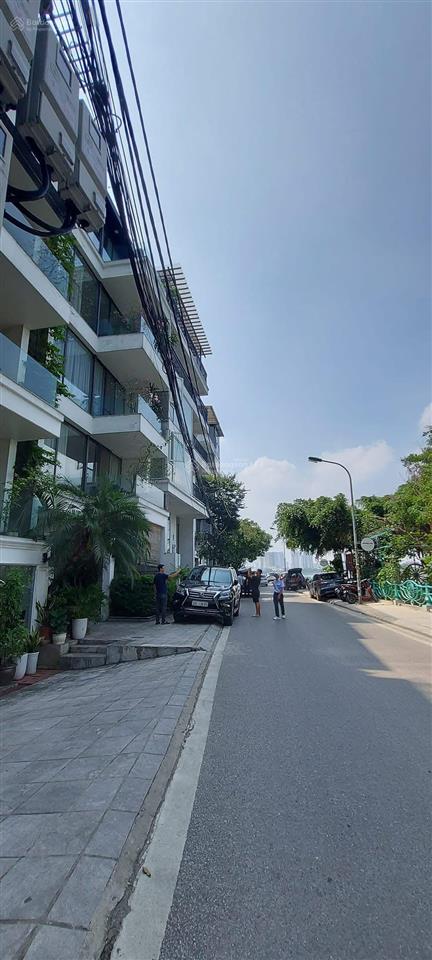 Chủ nhà gửi bán nhà mặt hồ quảng an quảng khánh 360m2,3 tầng,mt13m.giá350tỷ.0888 999 ***