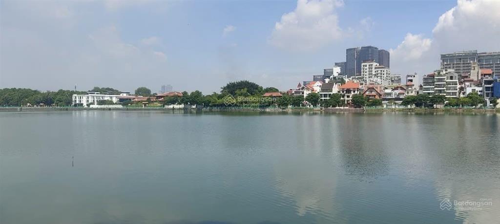 Chủ nhà gửi bán nhà mặt hồ quảng an quảng khánh 360m2,3 tầng,mt13m.giá350tỷ.0888 999 ***