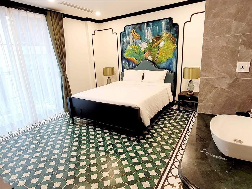 Chính chủ gửi bán toà khách sạn mặt phố duy tân130m2,8 tầng lô góc,mt11m.giá73tỷ.0888 999 ***