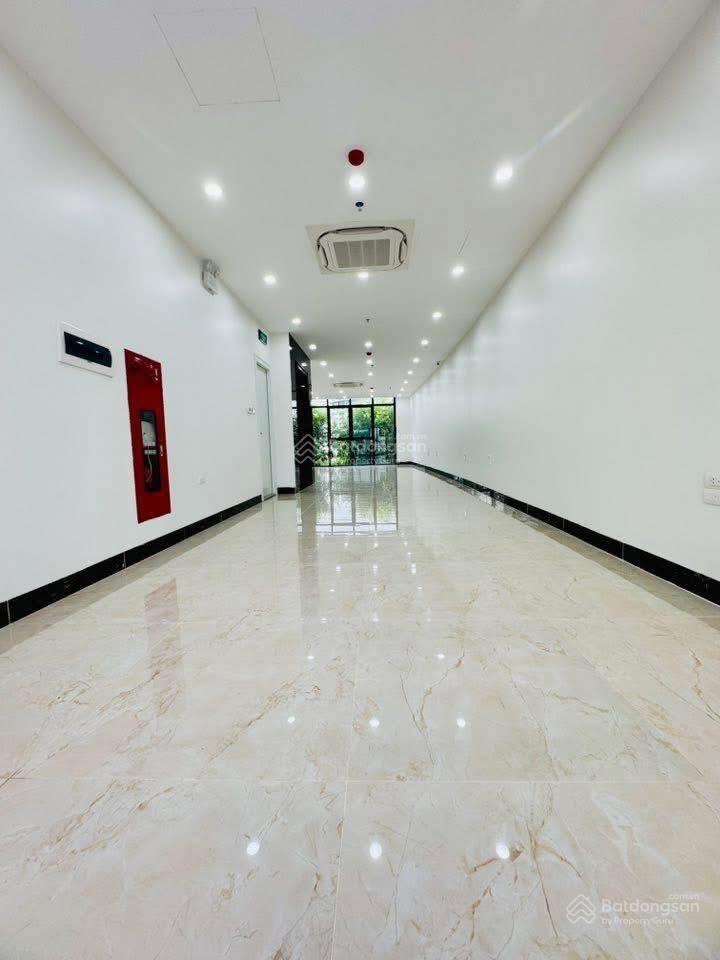 Chủ nhà gửi bán nhà mặt phố linh lang kim mã thượng70m2,7 tầng lô góc,mt6m.giá40tỷ