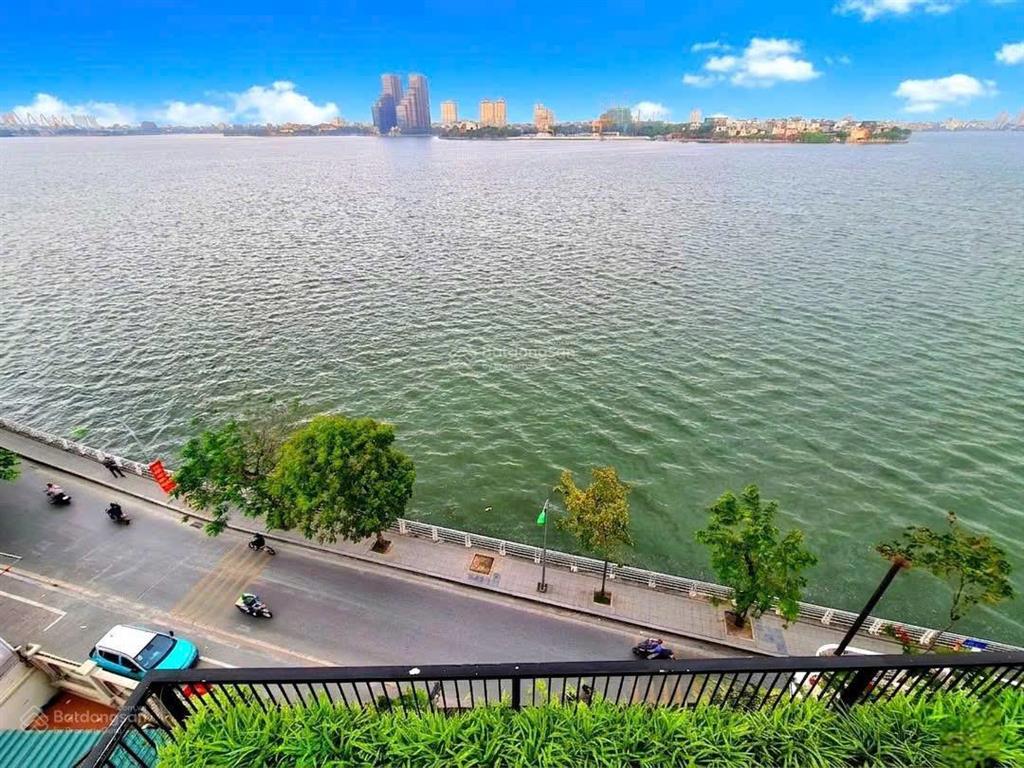 Chính chủ gửi bán nhà mặt hồ vệ hồ 160m2, 1 tầng, mt 7m. giá thoả thuận.  0888 999 ***