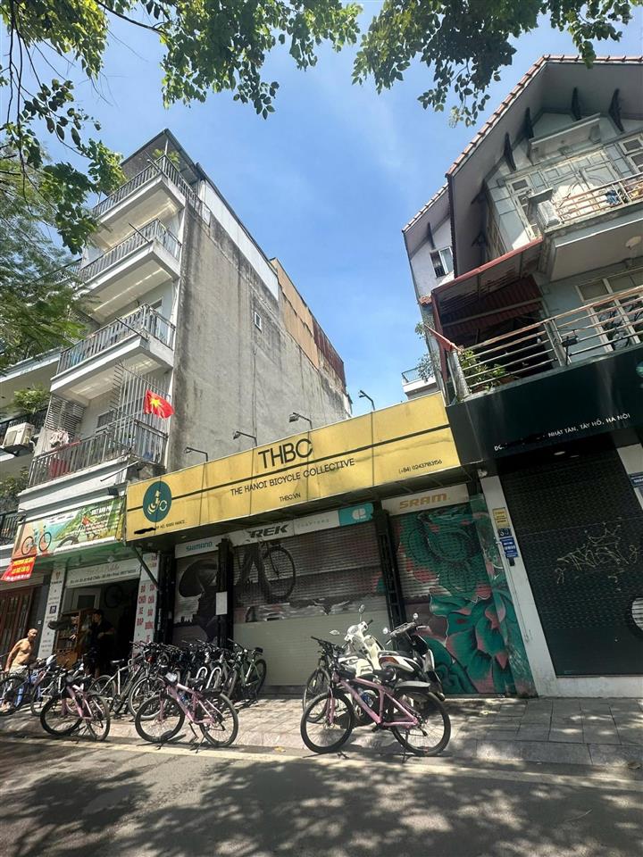 Chính chủ gửi bán nhà mặt hồ vệ hồ 160m2, 1 tầng, mt 7m. giá thoả thuận.  0888 999 ***