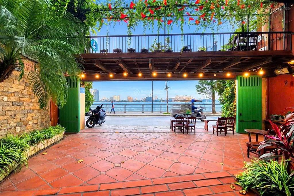 Chính chủ gửi bán nhà mặt hồ vệ hồ 160m2, 1 tầng, mt 7m. giá thoả thuận.  0888 999 ***