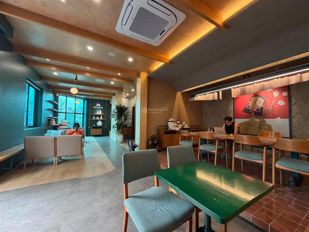 Chính chủ gứi bán nhà mặt phố hoàng cầu140m2,7 tầng lô góc,mt6.5m.giá105tỷ.0888 999 ***