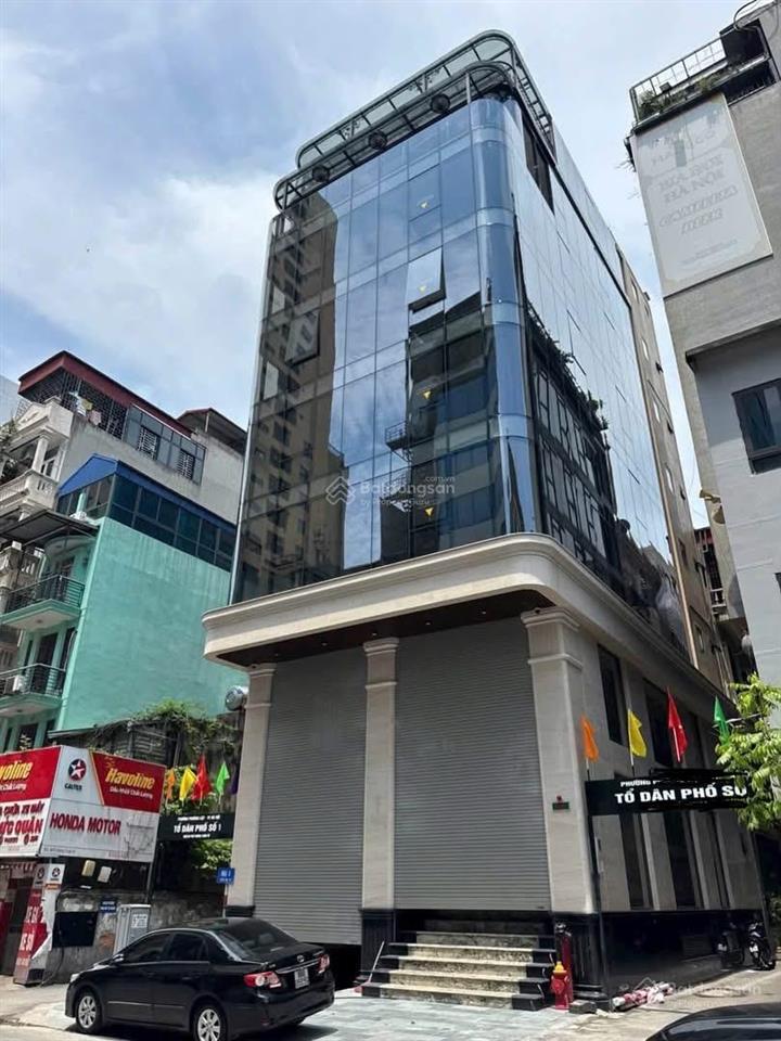 Chính chủ gứi bán nhà mặt phố hoàng cầu140m2,7 tầng lô góc,mt6.5m.giá105tỷ.0888 999 ***