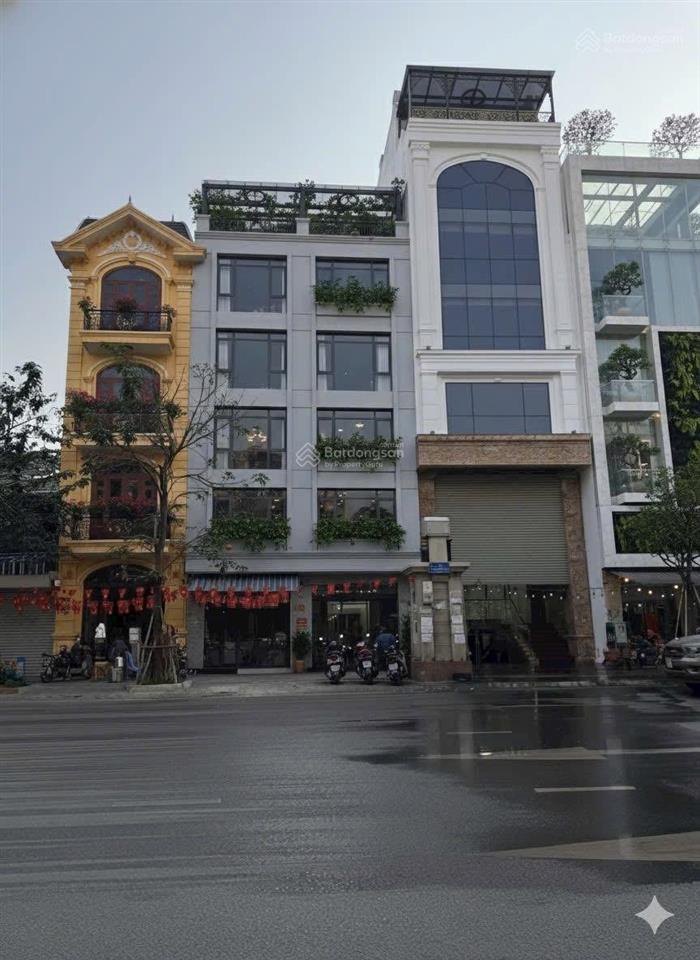 Chính chủ gửi bán nhà mặt phố giảng võ 170m2, 7 tầng, mt 7m. giá thỏa thuận.  0888 999 ***.