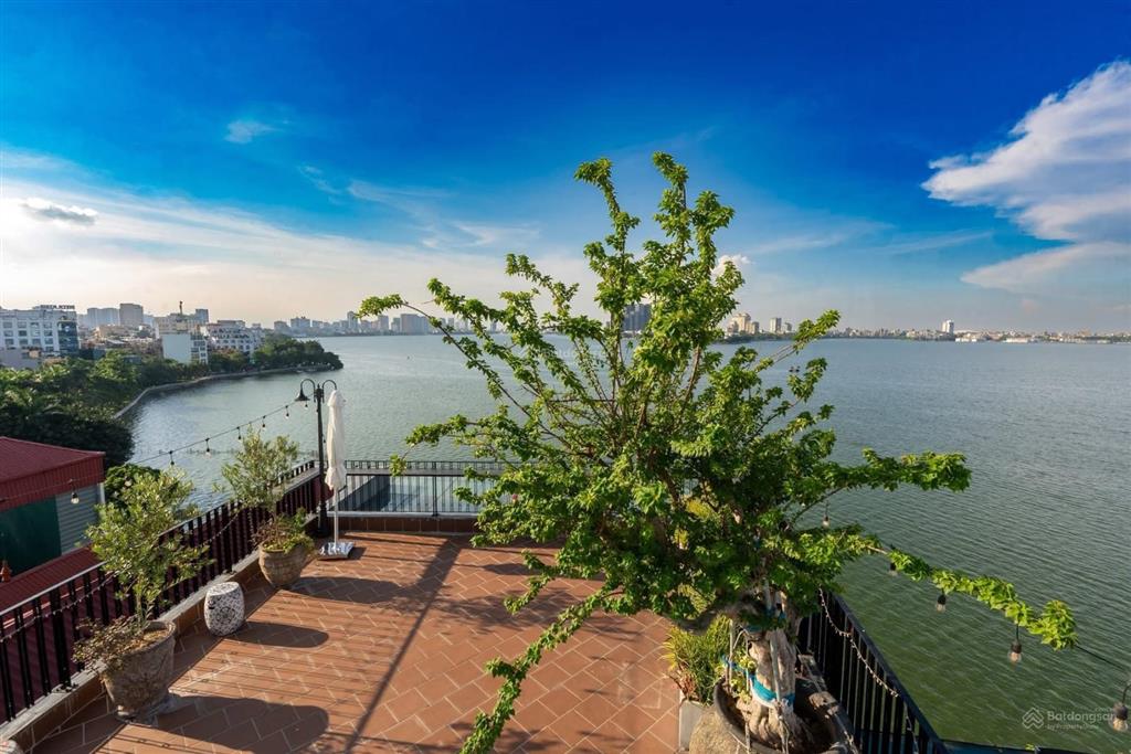 Chính chủ gửi bán nhà mặt hồ nguyễn đình thi 290m2, 7 tầng, mt 10m. giá thoả thuận.  0888 999 ***