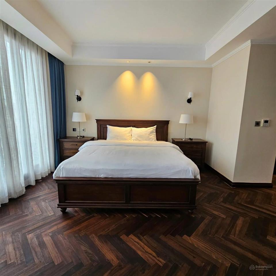 Chính chủ gửi bán nhà mặt hồ nguyễn đình thi 290m2, 7 tầng, mt 10m. giá thoả thuận.  0888 999 ***