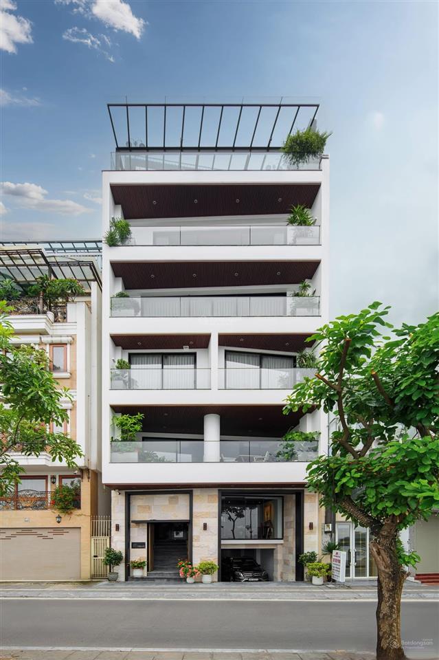 Chính chủ gửi bán nhà mặt hồ nguyễn đình thi 290m2, 7 tầng, mt 10m. giá thoả thuận.  0888 999 ***