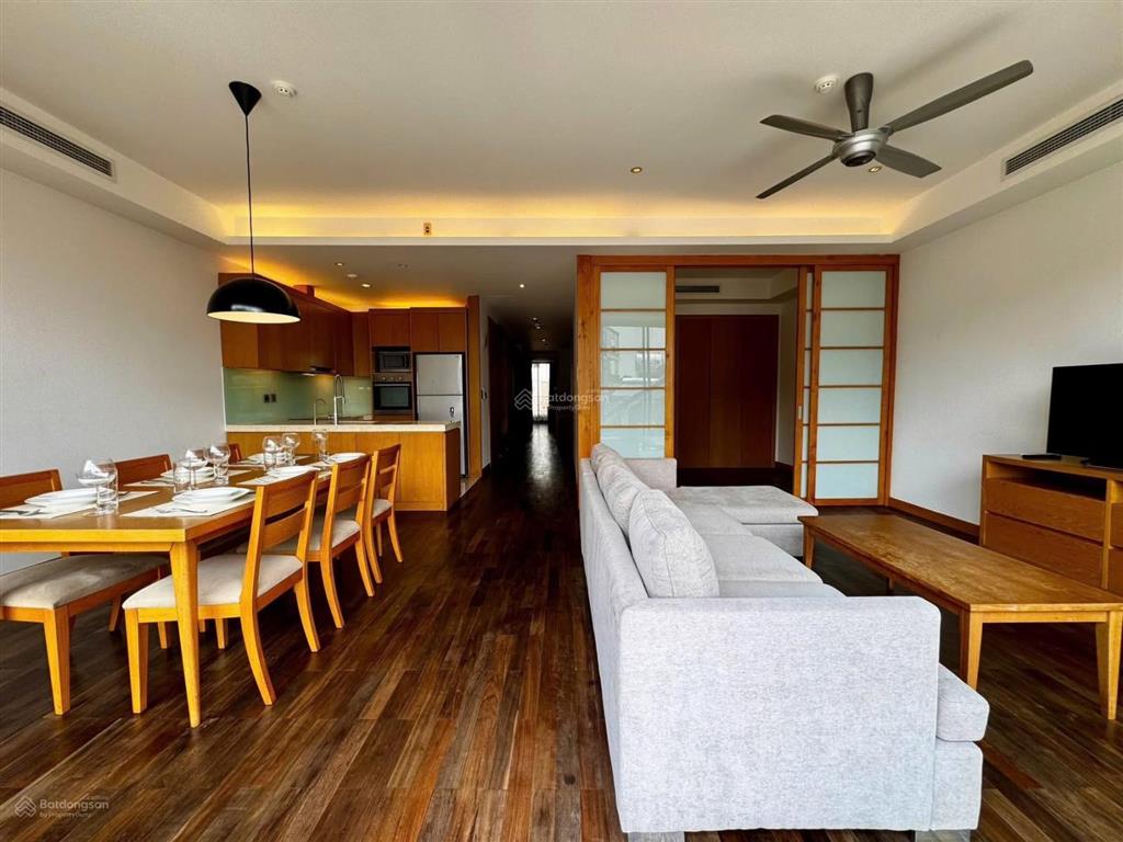 Chính chủ gửi bán nhà mặt hồ nguyễn đình thi 290m2, 7 tầng, mt 10m. giá thoả thuận.  0888 999 ***