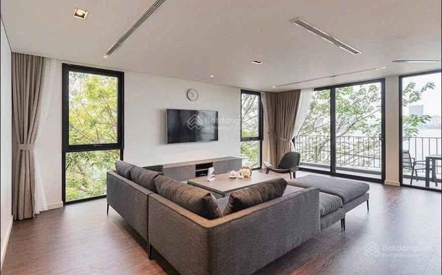Chính chủ gửi bán nhà mặt hồ nguyễn đình thi 290m2, 7 tầng, mt 10m. giá thoả thuận.  0888 999 ***