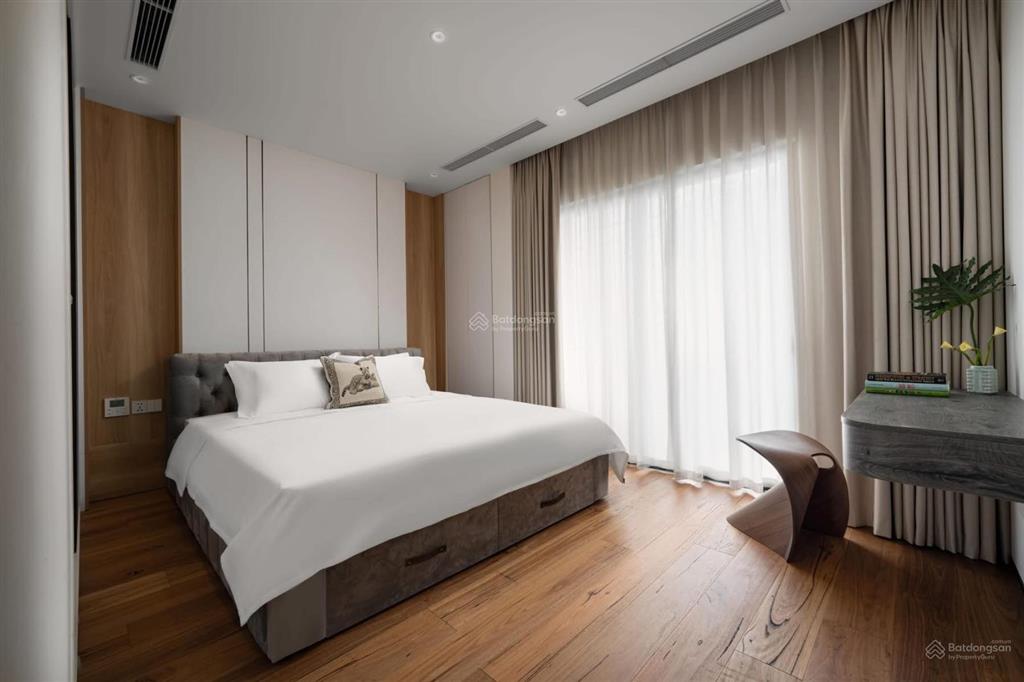 Chính chủ gửi bán nhà mặt hồ nguyễn đình thi 290m2, 7 tầng, mt 10m. giá thoả thuận.  0888 999 ***