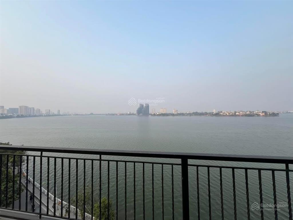 Chính chủ gửi bán nhà mặt hồ nguyễn đình thi 290m2, 7 tầng, mt 10m. giá thoả thuận.  0888 999 ***