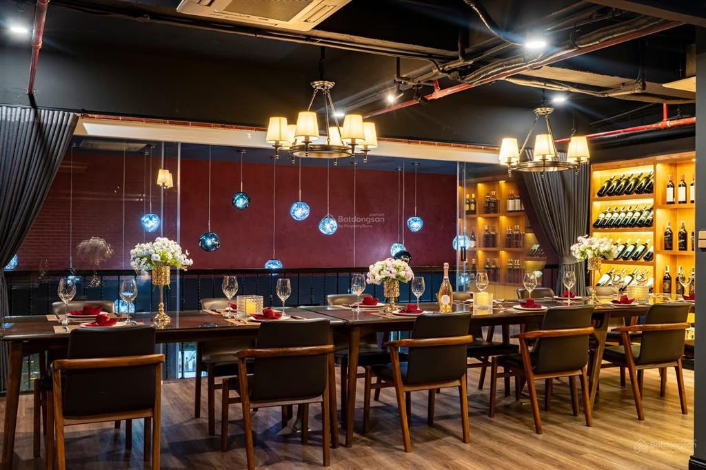 Chính chủ gửi bán nhà mặt phố nguyễn thị định 320m2, 5 tầng lô góc, mt 25m. giá thoả thuận