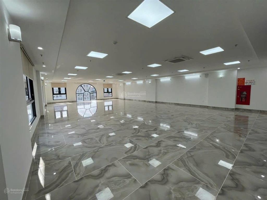 Chủ nhà gửi bán tòa văn phòng mặt phố bà triệu  trần quốc toản 250m2, 11 tầng, mt 8.5m. giá 245tỷ