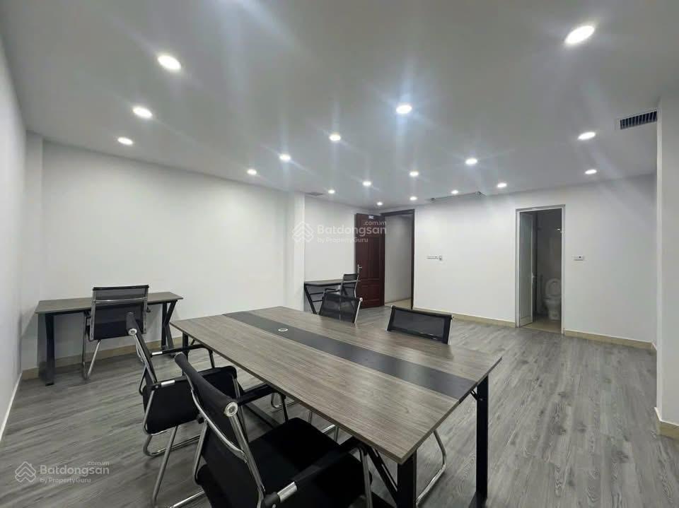 Chính chủ gửi bán nhà mặt phố nguyễn chánh 120m2, 5 tầng, mt 6m. giá 64 tỷ.  0888 999 ***
