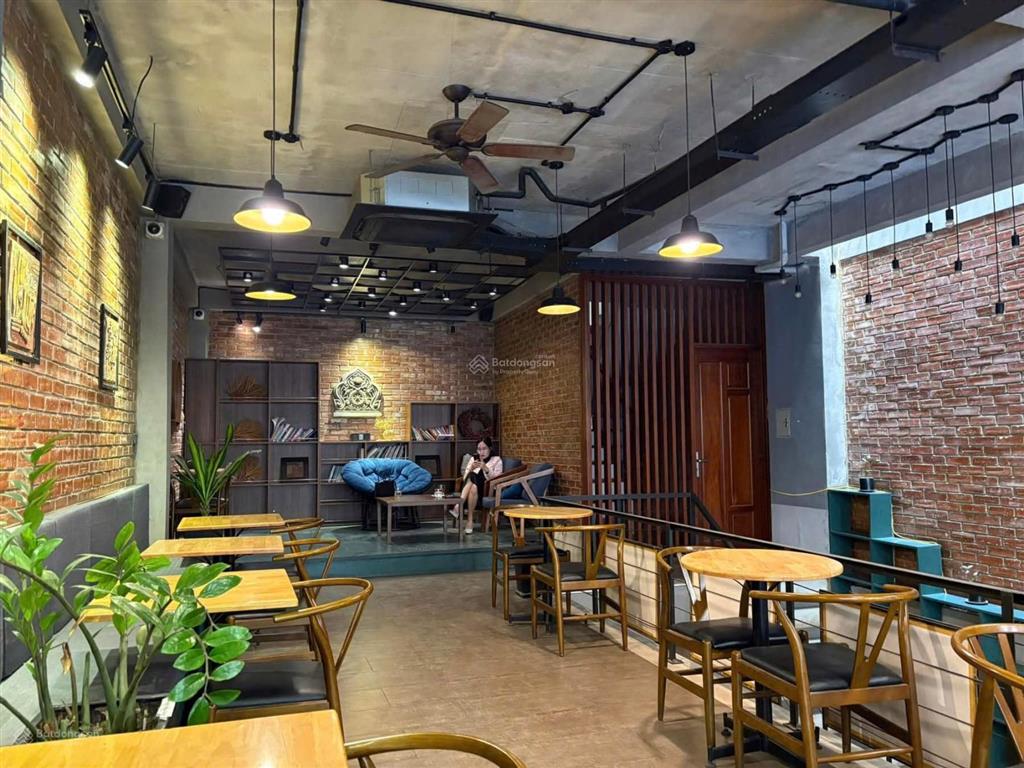Chính chủ gửi bán nhà mặt phố phạm tuấn tài 160m2,6 tầng lô góc, mt 12m. giá 70tỷ.  0888 999 ***
