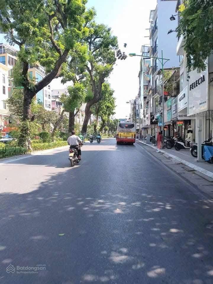 Chính chủ gửi bán nhà mặt phố kim mã 640m2, 1 tầng, mặt tiền 20m. giá thỏa thuận.  0888 999 ***