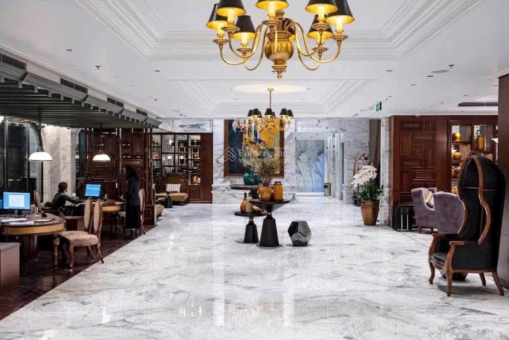 Chủ nhà gửi bán biệt thự lão thành cách mạng 630m2, 5 tầng, mt 33m. giá 300 tỷ.  0888 999 ***