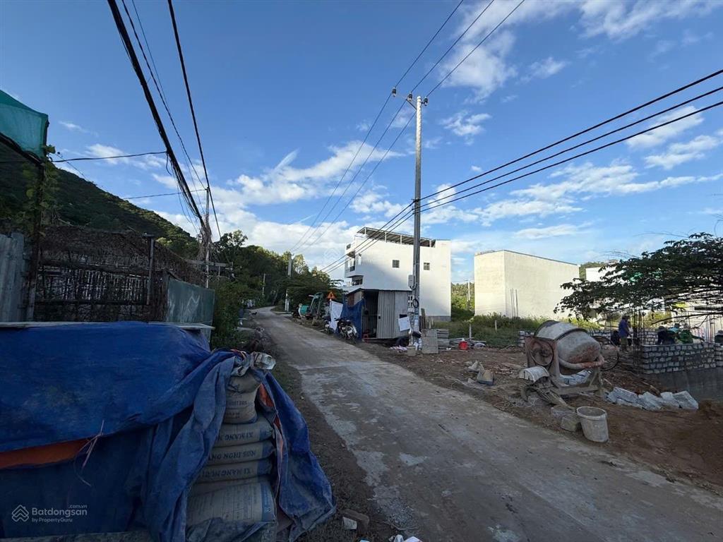 Bán gấp lô đất mặt tiền đường hòn thơm phường tây nha trang giá ngộp chỉ 2.15 tỷ