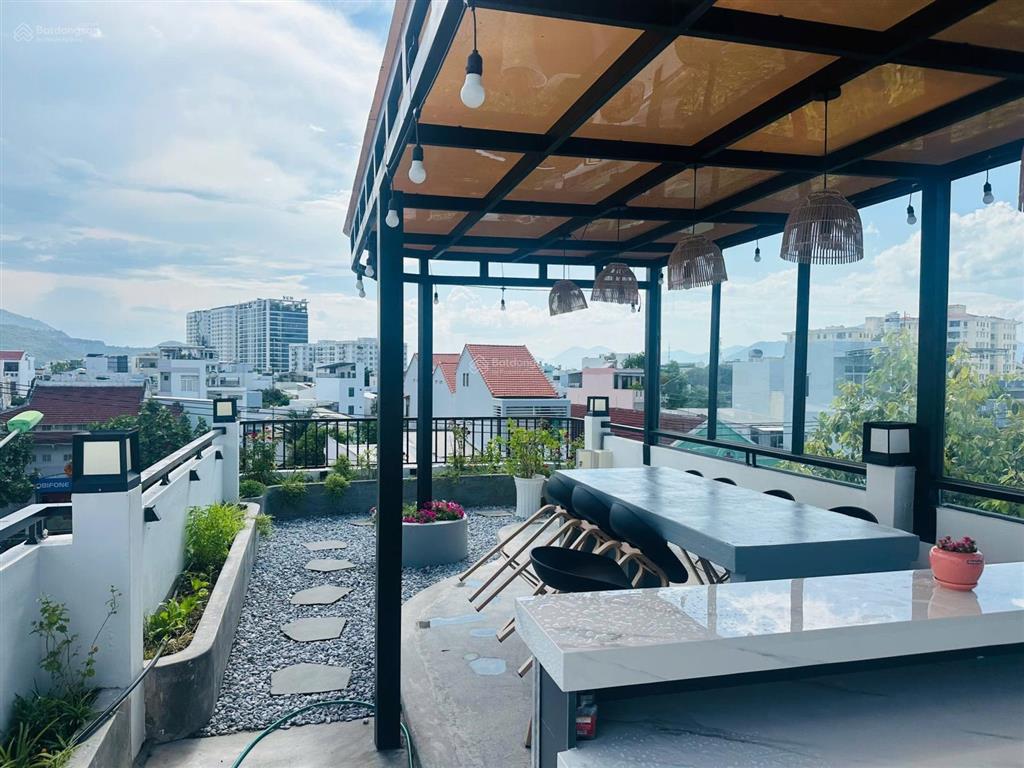 Bán căn góc 4 tầng cực kỳ đẹp mặt tiền lê hồng phong tp nha trang giá tốt