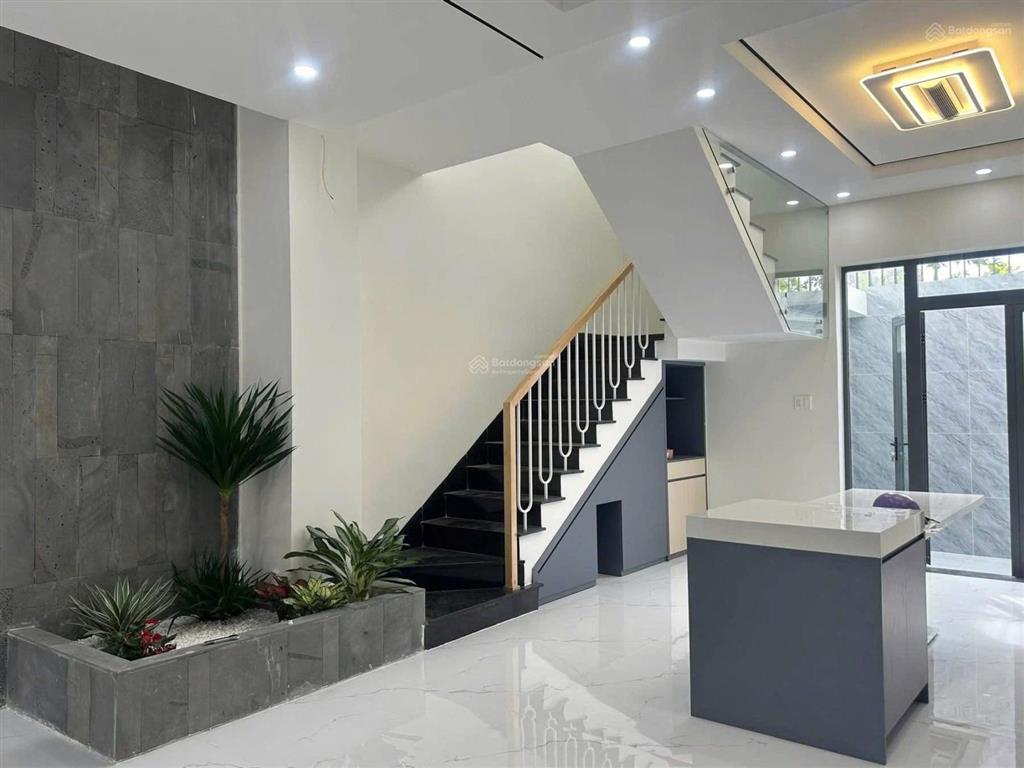 Bán nhà 3 tầng đường bùi phùng kdt vcn phước hải