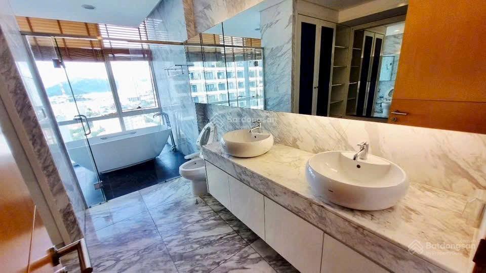 Căn góc 5 phòng ngủ mặt biển tòa nha trang center giá tốt