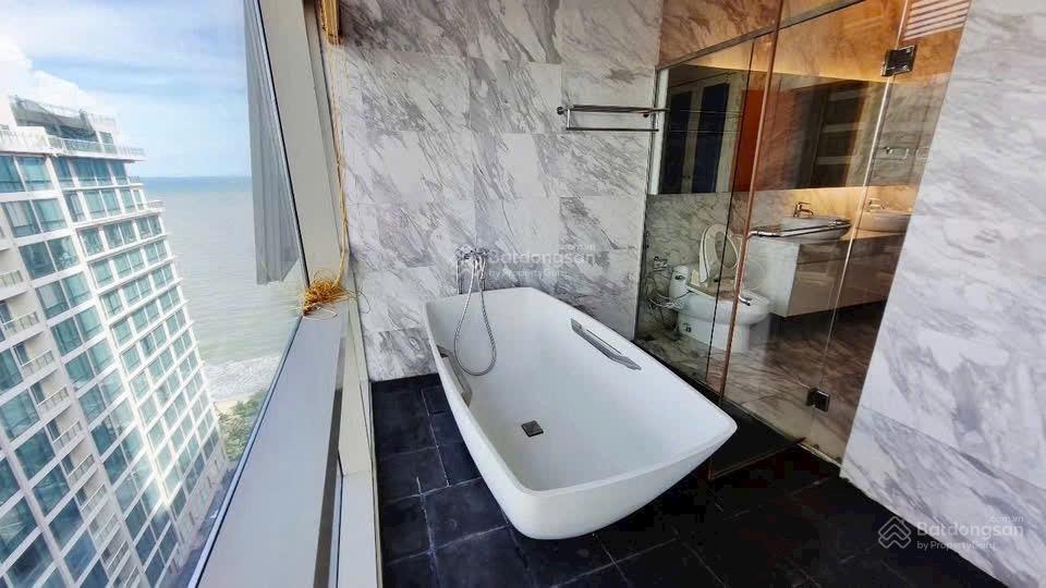 Căn góc 5 phòng ngủ mặt biển tòa nha trang center giá tốt