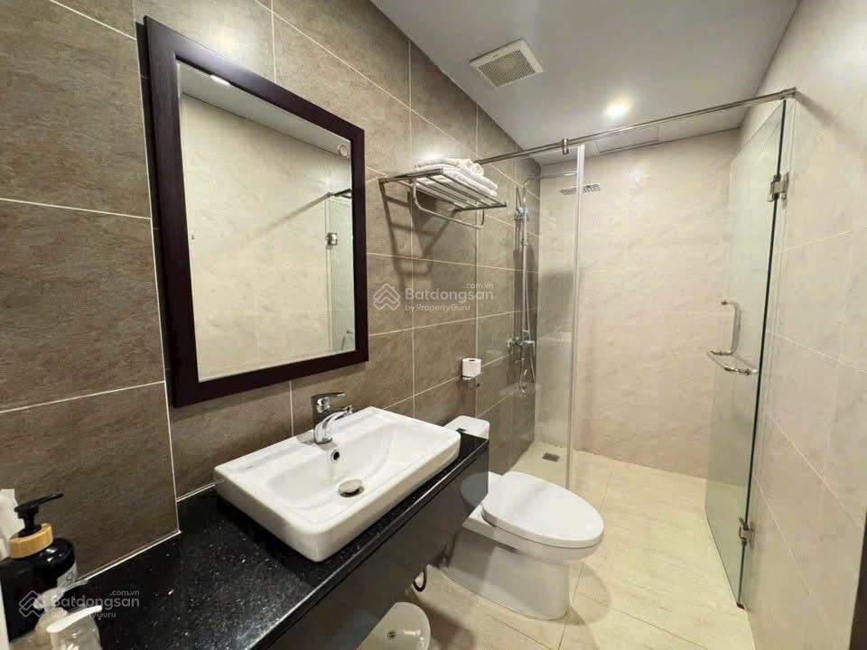Bán khách sạn 7 tầng hẻm oto trung tâm trần phú nha trang dòng tiền tốt