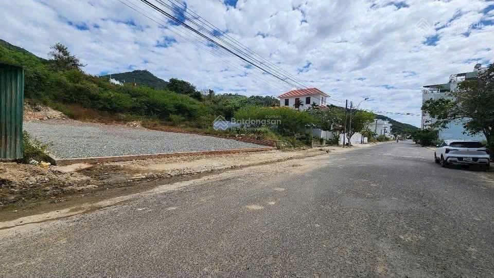 Đất biệt thự lưng tựa núi mặt view biển tp nha trang cực đẹp chỉ 49tr/m2
