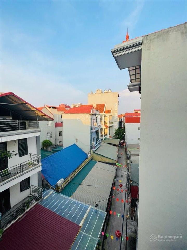 Hot ! nhà đẹp dân xây ngõ thông, cách 30 m ô tô qua, ra mặt phố. 2 mặt thoáng. nhà 4 tầng. 5,83 tỷ