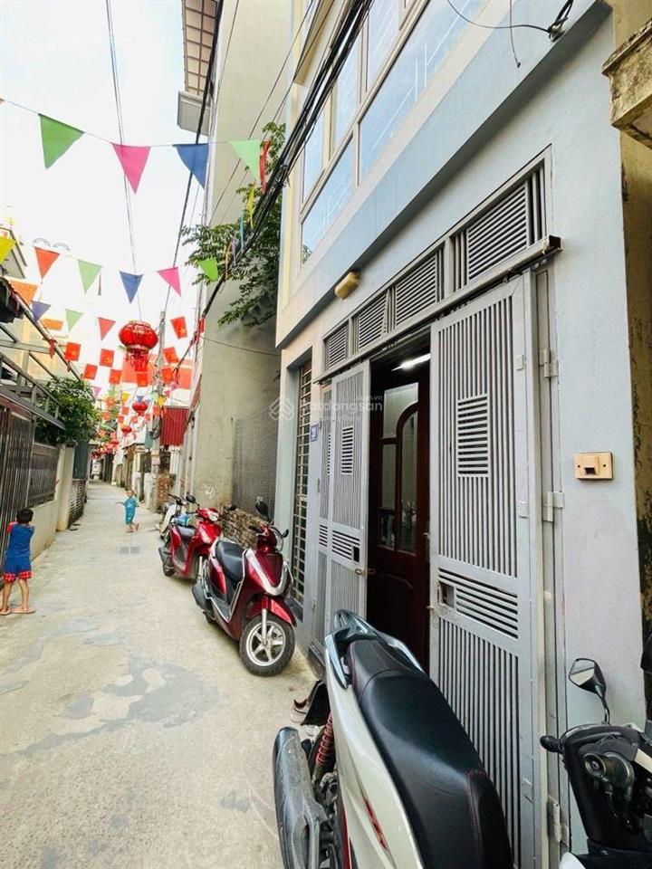 Hot ! nhà đẹp dân xây ngõ thông, cách 30 m ô tô qua, ra mặt phố. 2 mặt thoáng. nhà 4 tầng. 5,83 tỷ