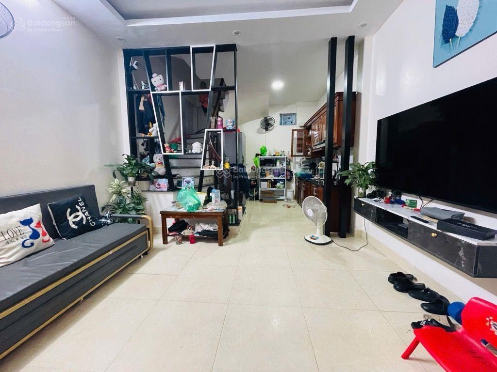 Hot ! nhà đẹp dân xây ngõ thông, cách 30 m ô tô qua, ra mặt phố. 2 mặt thoáng. nhà 4 tầng. 5,83 tỷ