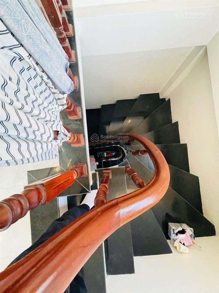 Hot ! nhà đẹp dân xây ngõ thông, cách 30 m ô tô qua, ra mặt phố. 2 mặt thoáng. nhà 4 tầng. 5,83 tỷ