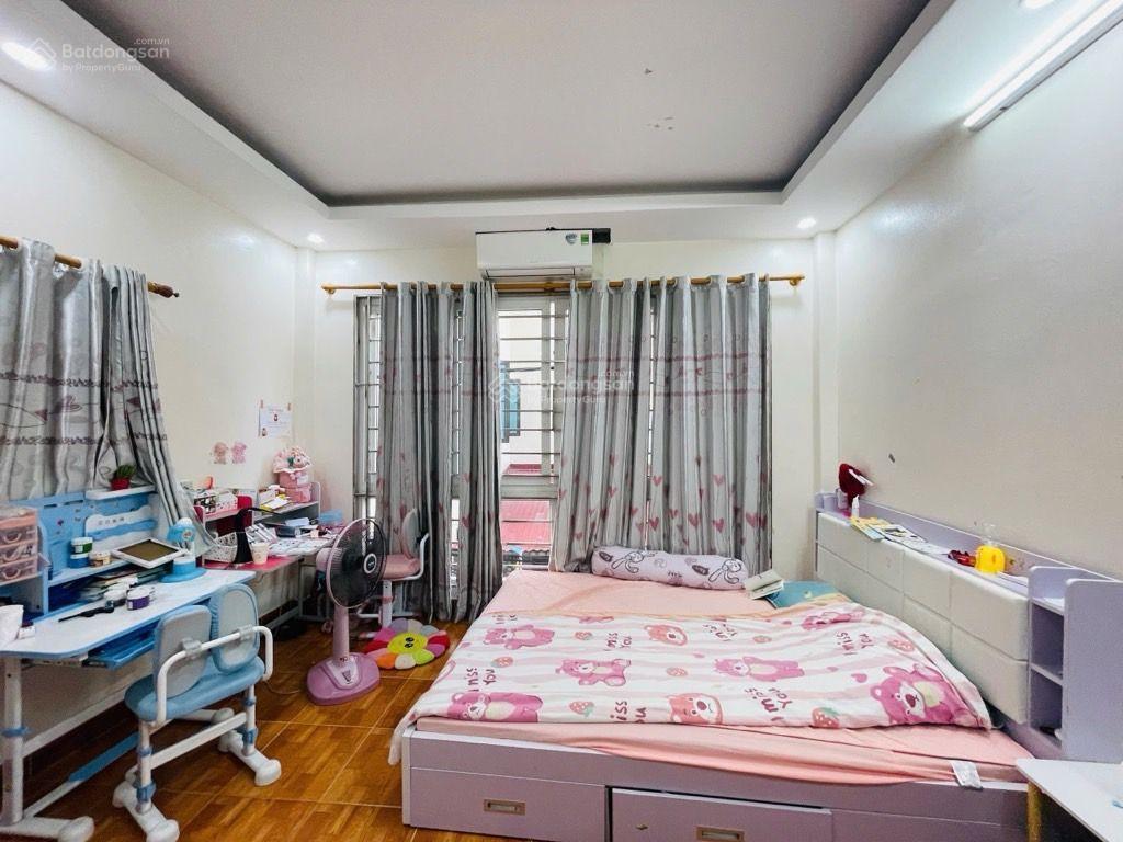 Hot ! nhà đẹp dân xây ngõ thông, cách 30 m ô tô qua, ra mặt phố. 2 mặt thoáng. nhà 4 tầng. 5,83 tỷ