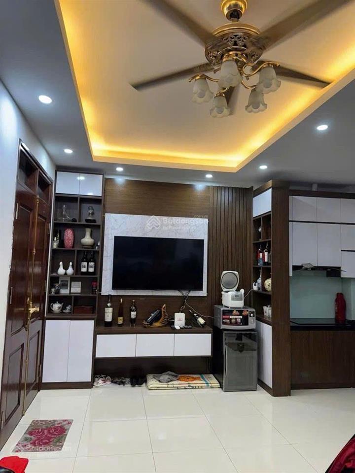 Nhà hiếm rẻ đẹp tây mỗ đang bán. chỉ 5,65 tỷ. gọn gàng đẹp từng chi tiết vào ở luôn. gần vinsmart.